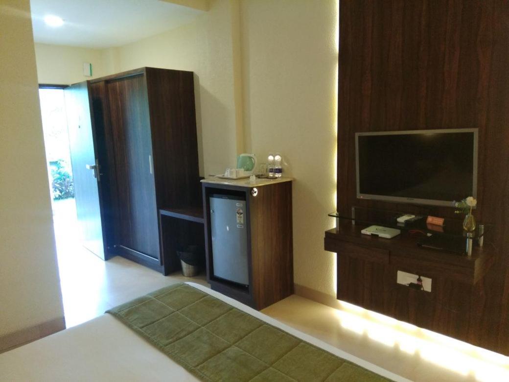 Meritas Seawind Beach Resort, Srīvardhan Kültér fotó