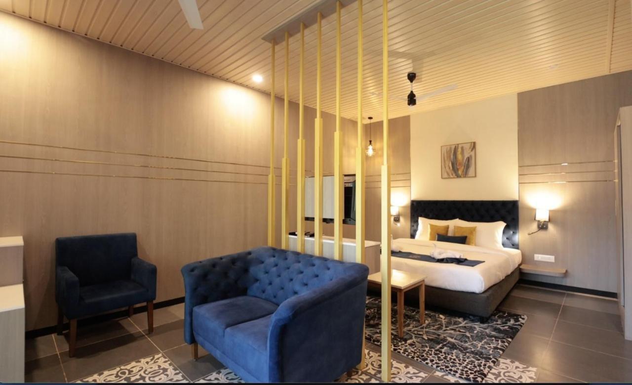 Meritas Seawind Beach Resort, Srīvardhan Kültér fotó